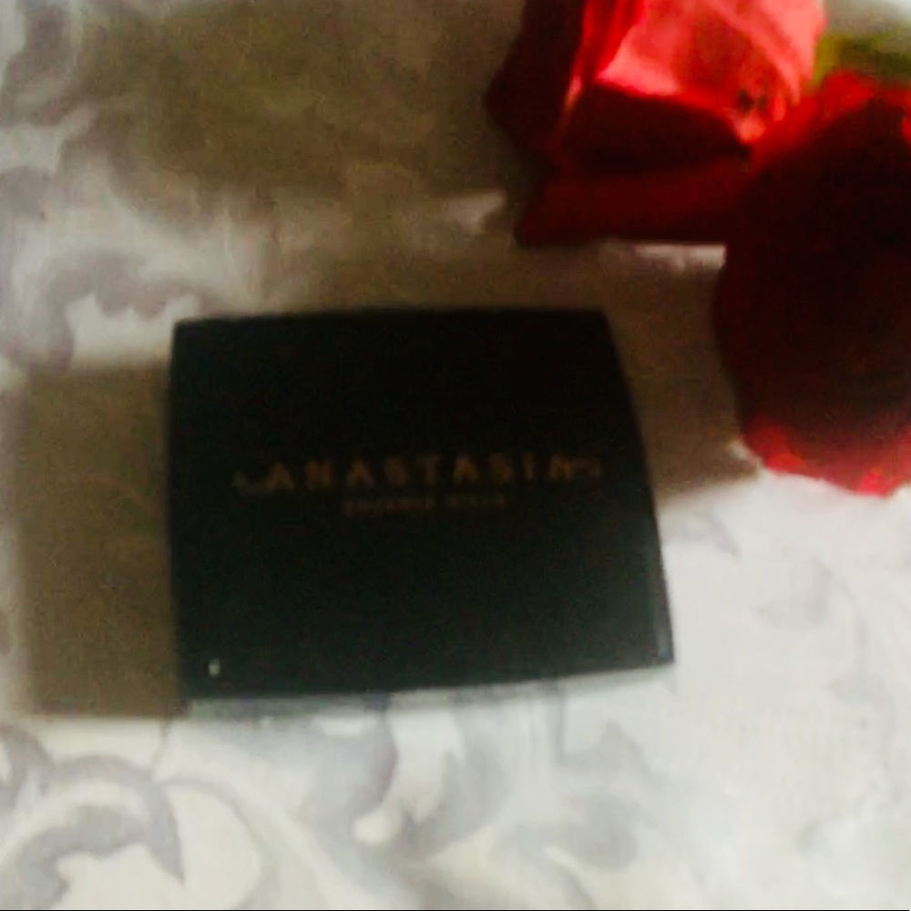 Anastasia Bronzer in MOHAGANY